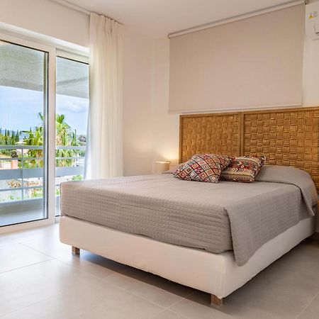 Arancia Elegant Rooms And Suites Толон Экстерьер фото