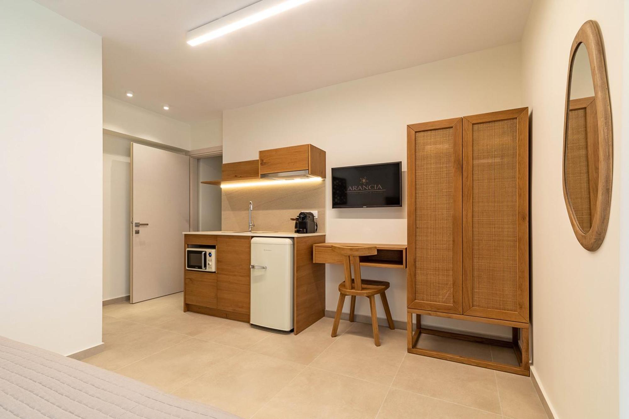 Arancia Elegant Rooms And Suites Толон Экстерьер фото