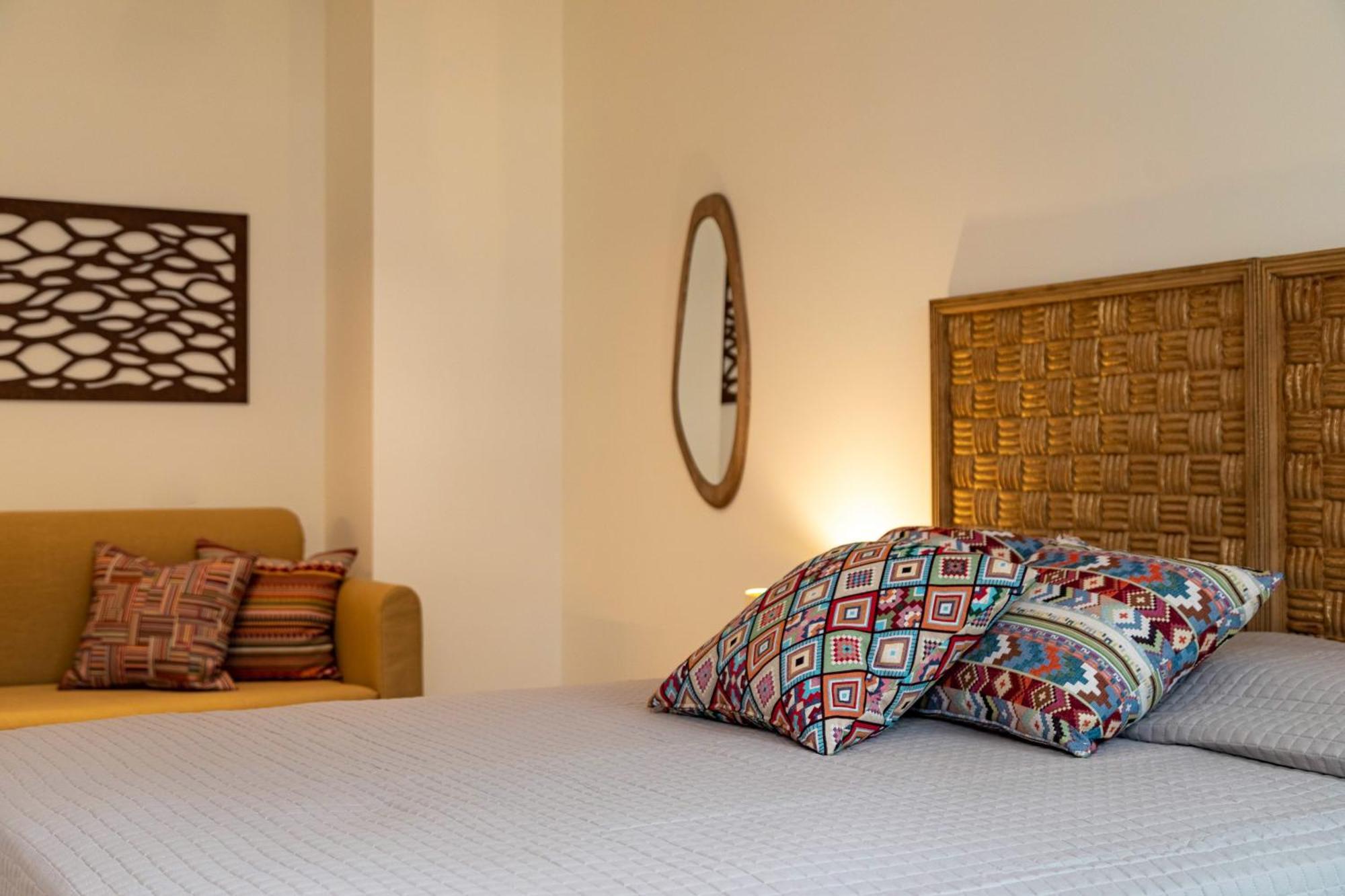 Arancia Elegant Rooms And Suites Толон Экстерьер фото