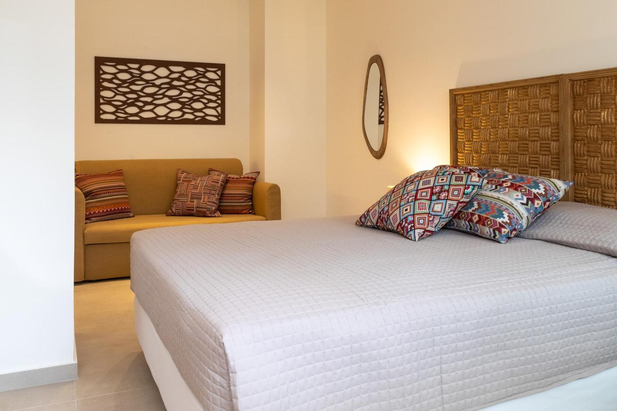 Arancia Elegant Rooms And Suites Толон Экстерьер фото