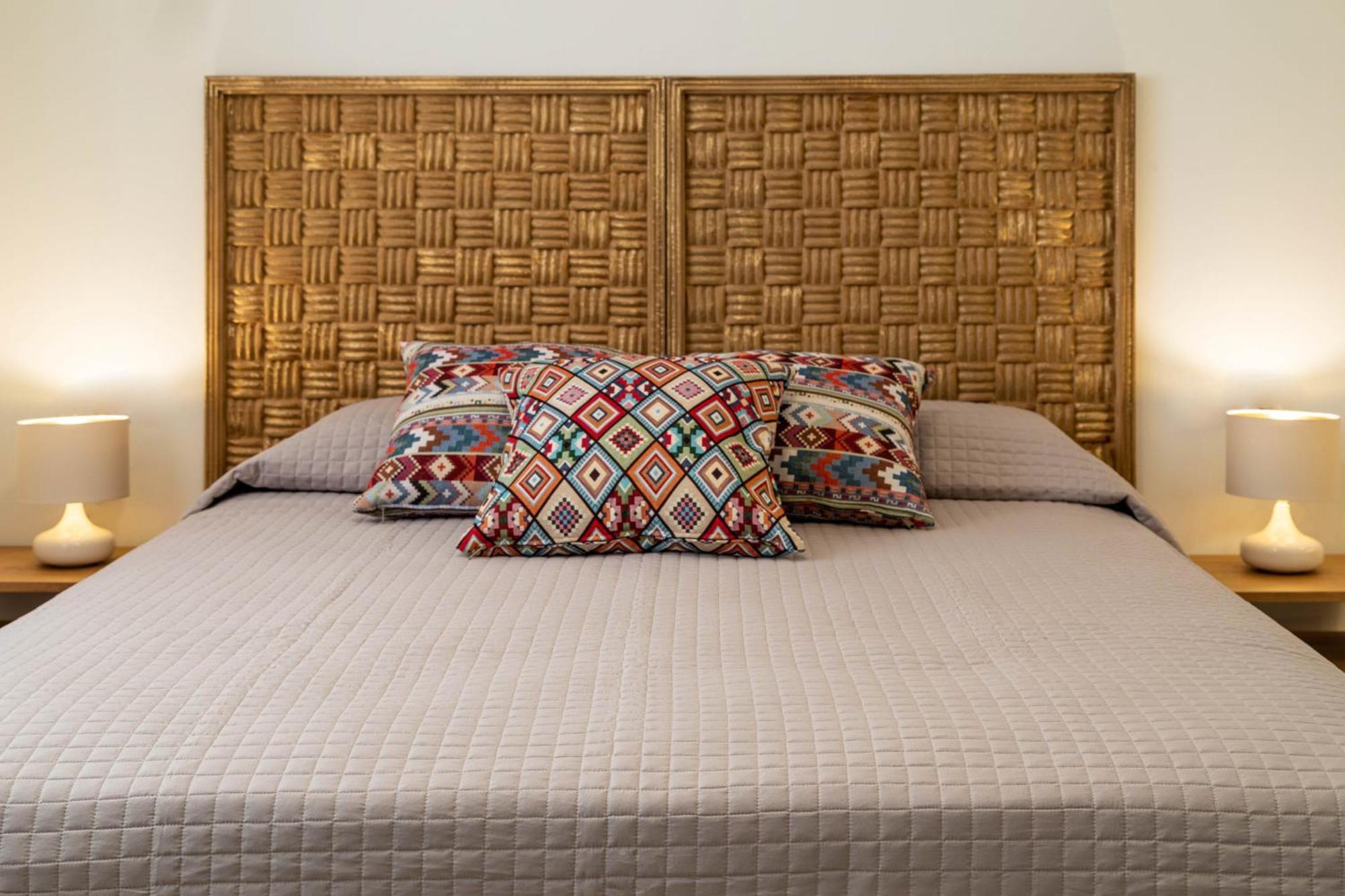 Arancia Elegant Rooms And Suites Толон Экстерьер фото
