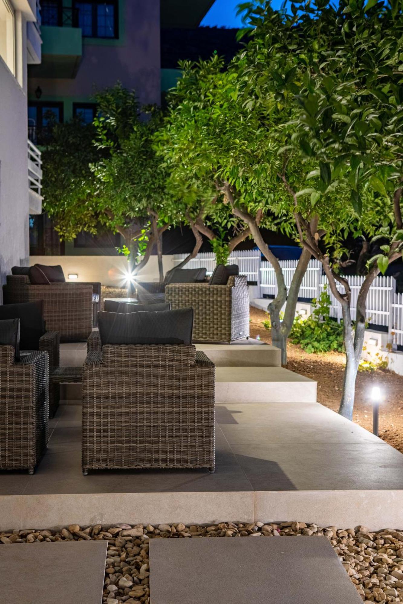 Arancia Elegant Rooms And Suites Толон Экстерьер фото