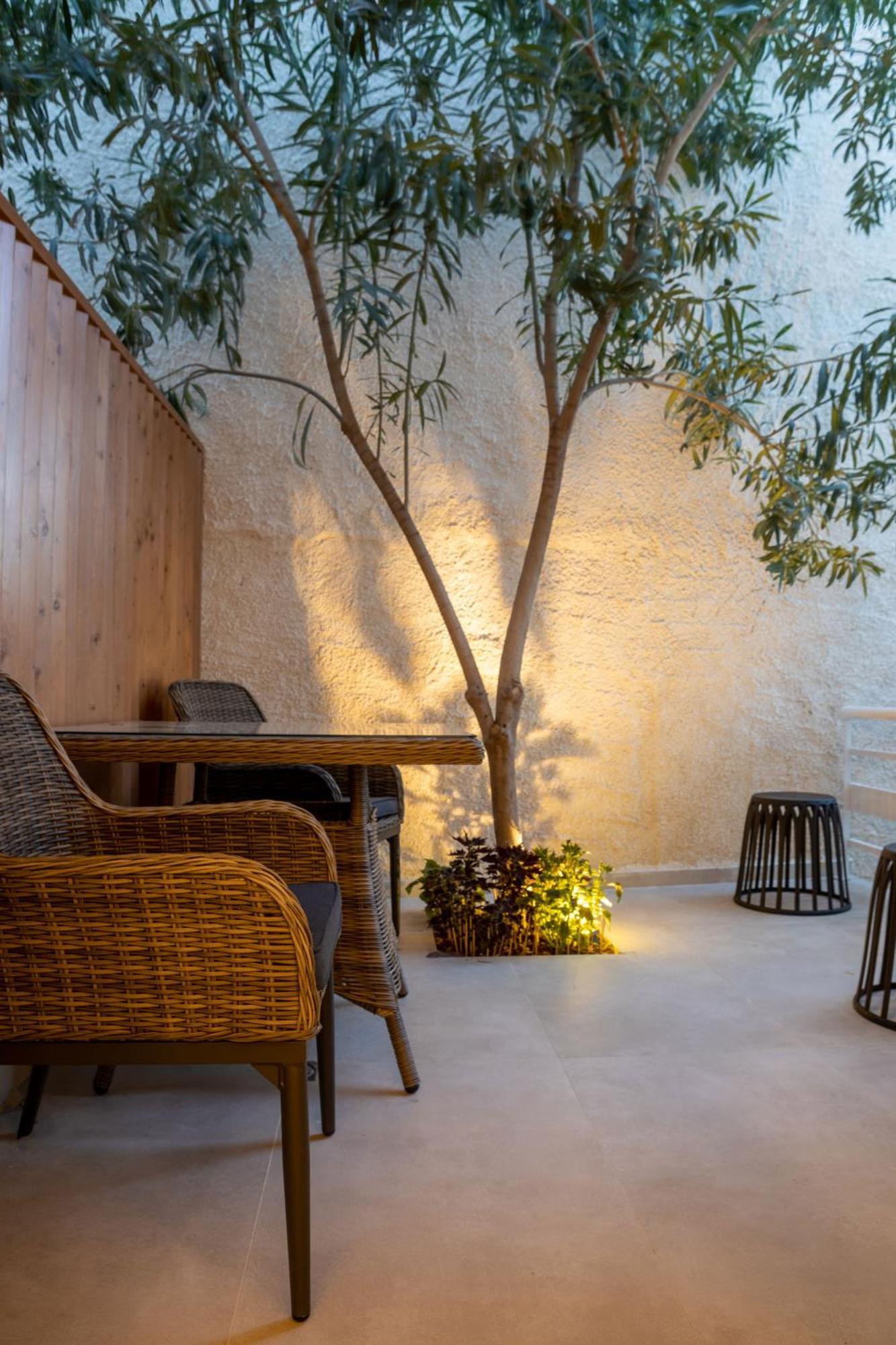 Arancia Elegant Rooms And Suites Толон Экстерьер фото